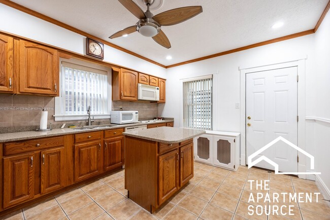 Photo - 2305 N Melvina Ave Unit 1