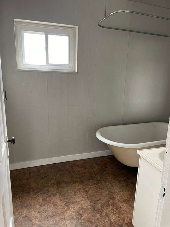 Photo - 436 Crawford Ave