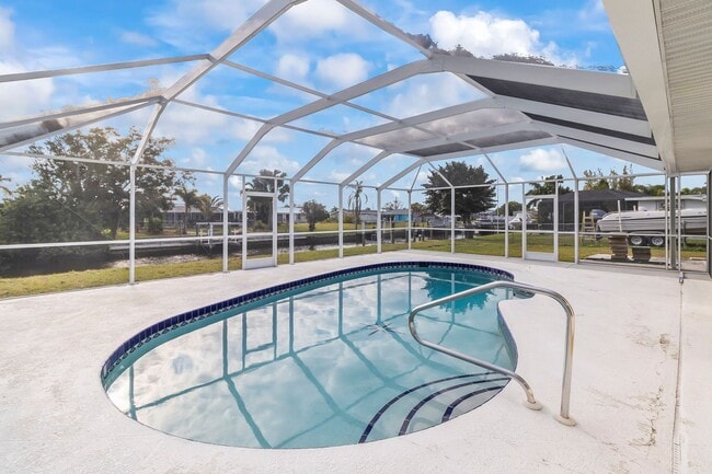 Photo - FURNISHED SHORT TERM RENTAL - 3 Bed / 2 Ba...