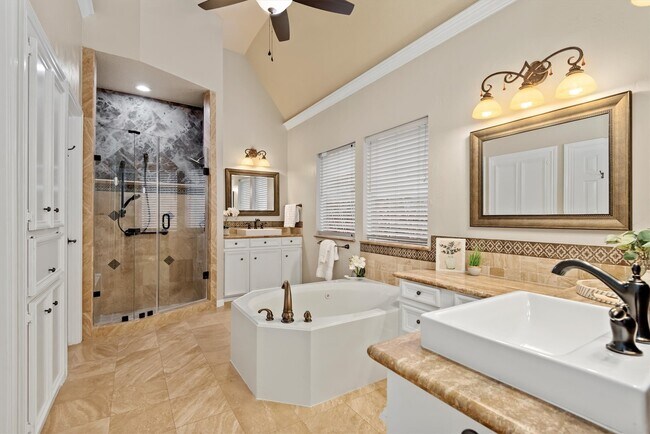 Photo - 3 Warbler Pl