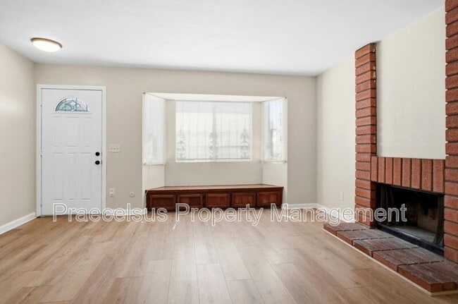 Photo - 3408 Clavelita St