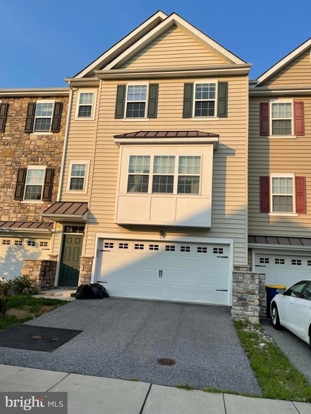Photo - 115 Russell Ln Townhome