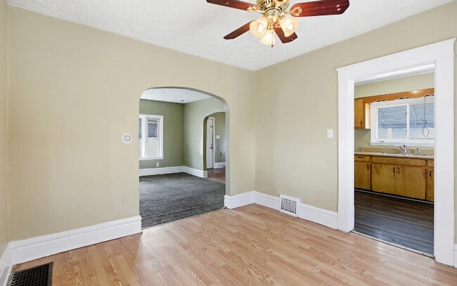 Photo - 691 Lafollette St