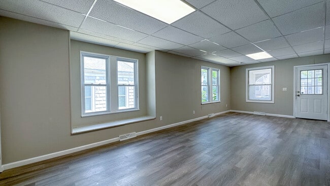 Building Photo - 808 E Main St