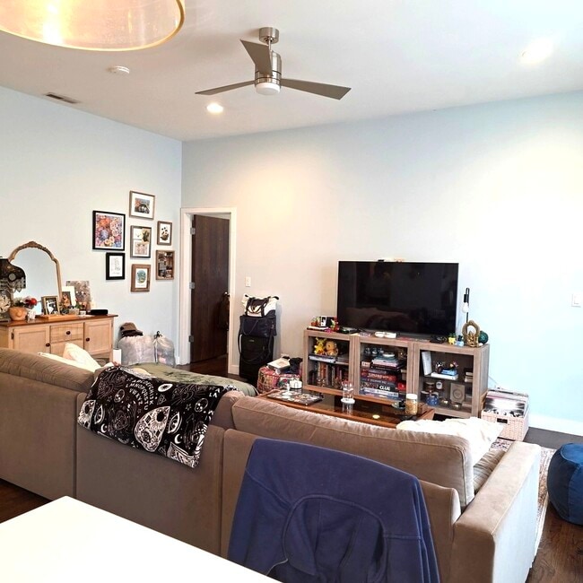 Photo - 2456 N California Ave Unit 2R