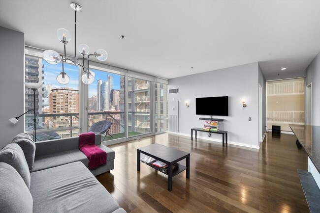 Photo - 653 N Kingsbury St Unit 1207