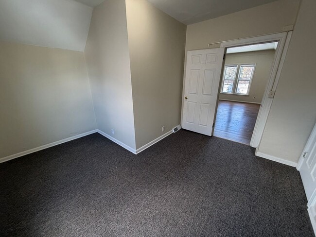 Photo - 825 Scott Ave Unidad Scott, 825A