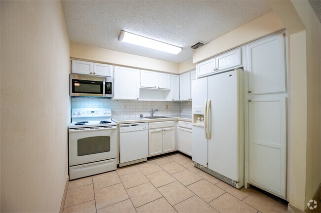 3BR, 1.5BA - 1,100SF - Kitchen