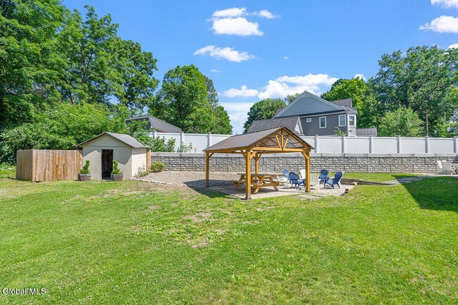 Photo - 387 Maple Ave