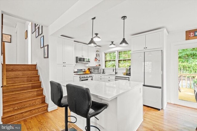 Photo - 809 E Timber Branch Pkwy