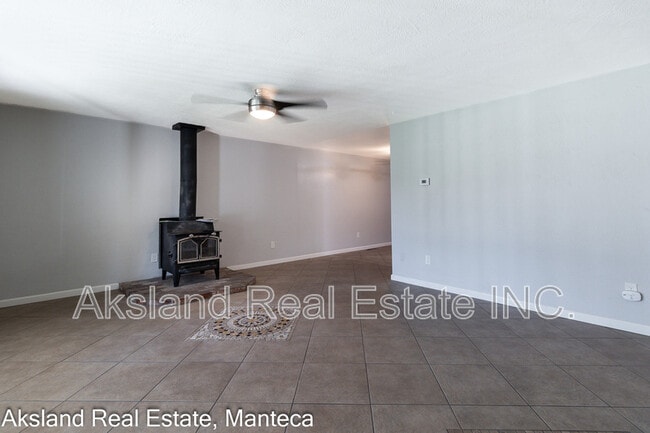 Photo - 3007 W Lathrop Rd