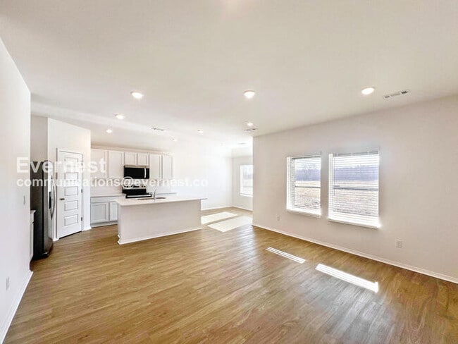 Photo - 116 E Sunbelt Ct