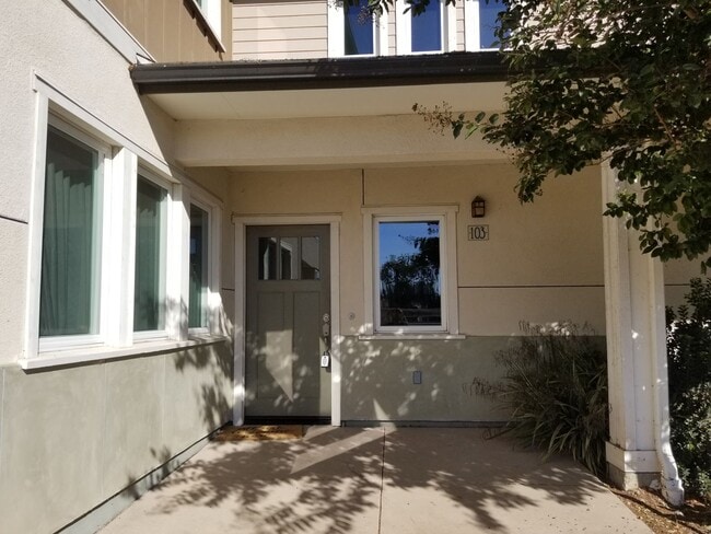 Photo - Spacious Condo 3 bedrooms, 2 bathrooms Built 2016