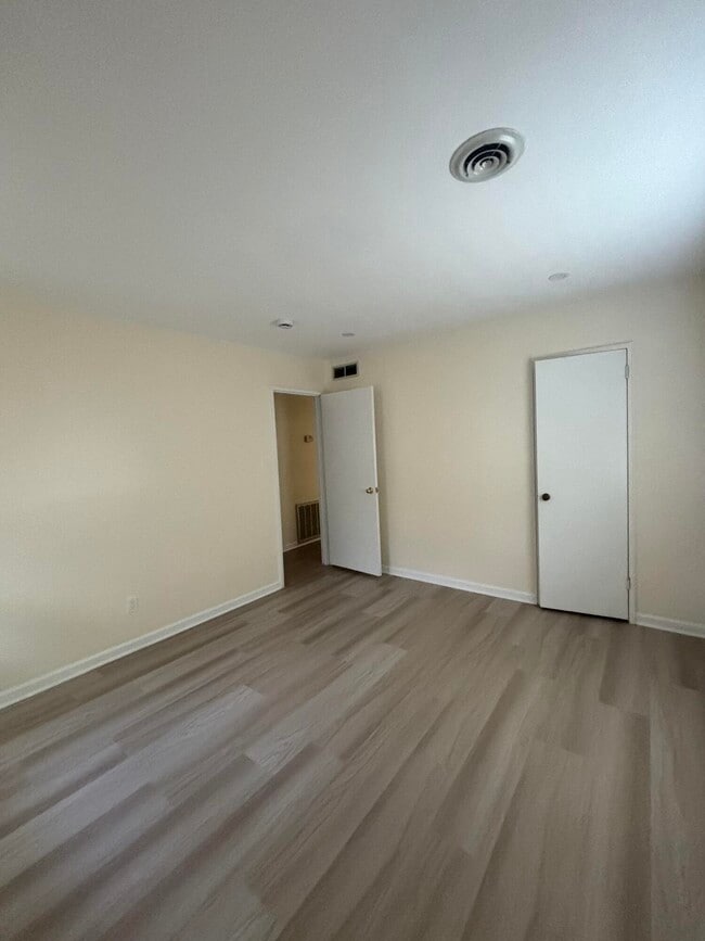Photo - 1228 Alfred St NE
