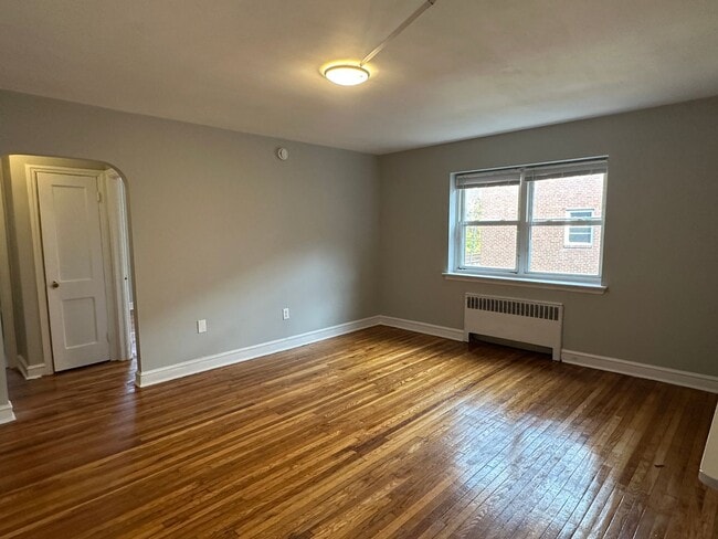 Photo - One bed- East Lansdowne Unit 205