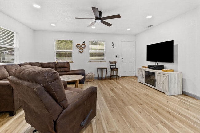 Photo - 2725 NW 44th Pl Unit ID1359125P