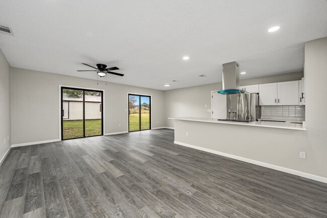 Photo - Charming Palm Bay Retreat - Perfect for Relaxation and Entertainment!