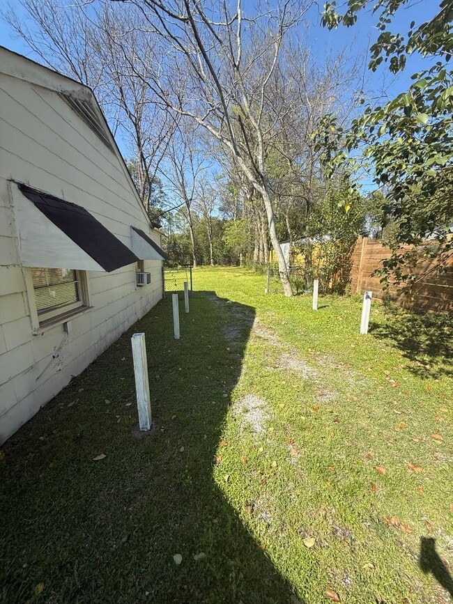 Photo - ** 3 Bed 1 Bath located off Woodley Road ** Call 334-366-9198 to schedule a showing