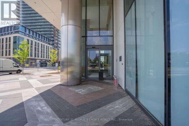 Photo - 950 Portage Pkwy