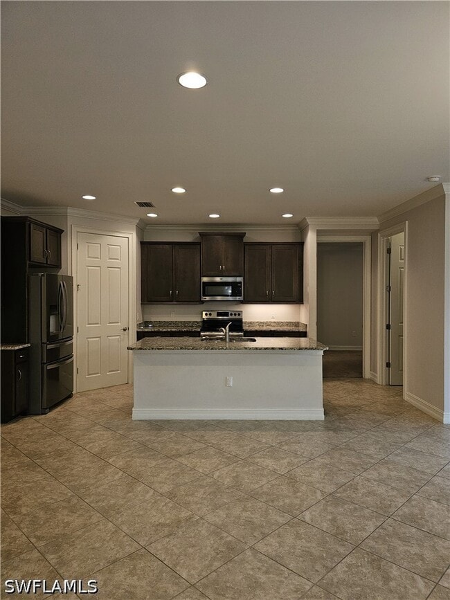 3141 Amadora Cir
