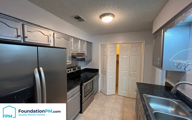 Photo - 3892 Oak Branch Cir W