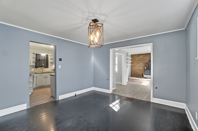 Photo - 610 Salisbury Rd