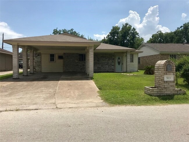 Building Photo - 513 Cypress Dr