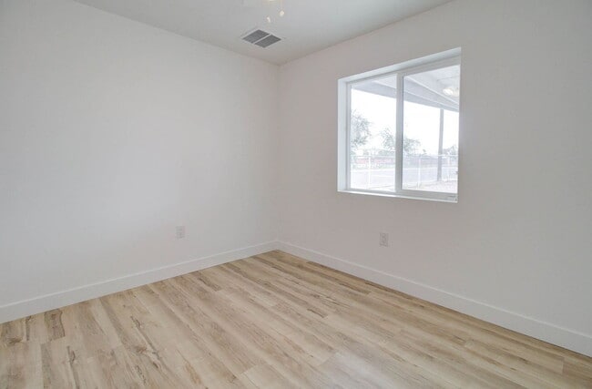 Photo - 2539 N 39th Ave