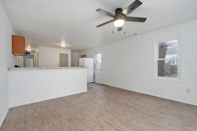 Building Photo - 513 S Broadway Ave Rental