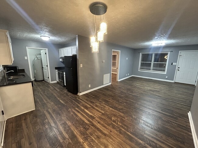 Photo - 573 Somerset Ln