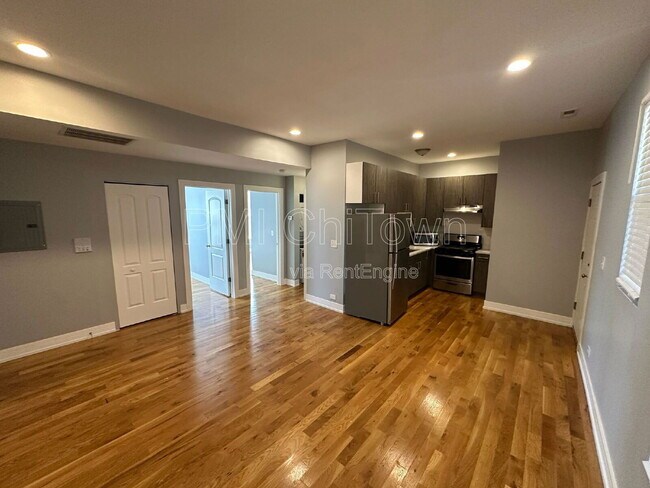 Photo - 342 E 50th St Unit 3