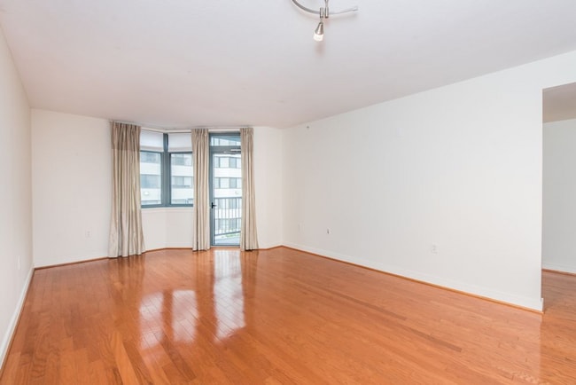 Photo - LARGE 1 Bedroom/1 Bathroom with Balcony in Bustling Mount Vernon Triangle!!