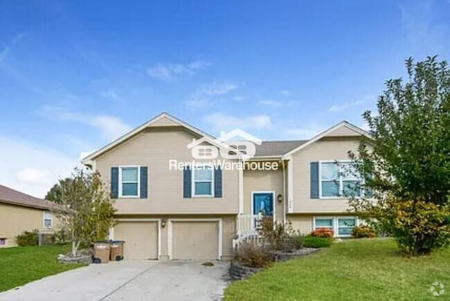 Building Photo - 3 Bed / 2 Bath Home in Raymore!! Available...