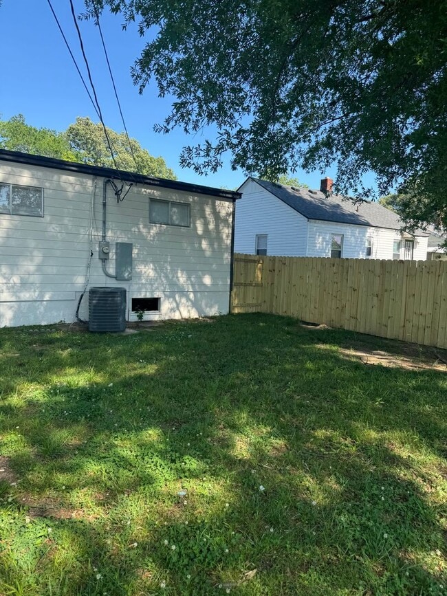 Photo - 297 Eastview St