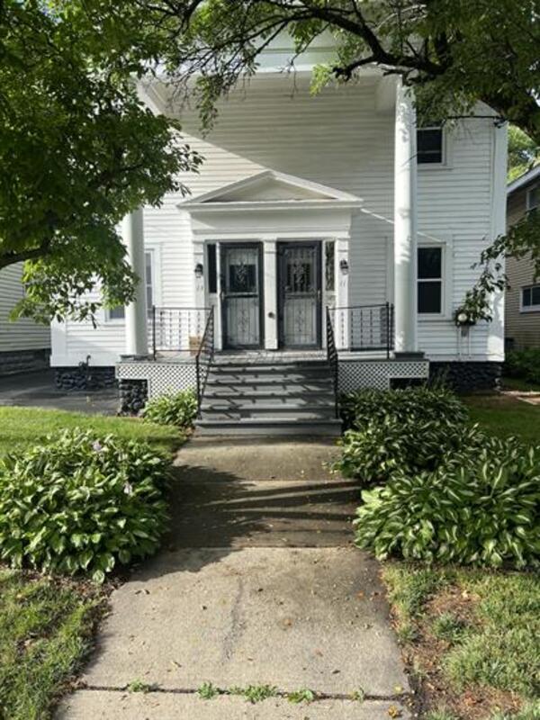 Building Photo - 13 Lawn Ave Rental