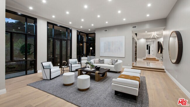 Photo - 9332 Hazen Dr