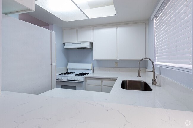 Building Photo - 2059 W 157th St Rental