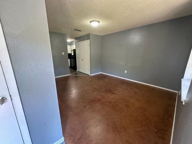 Photo - 12122 Michael St