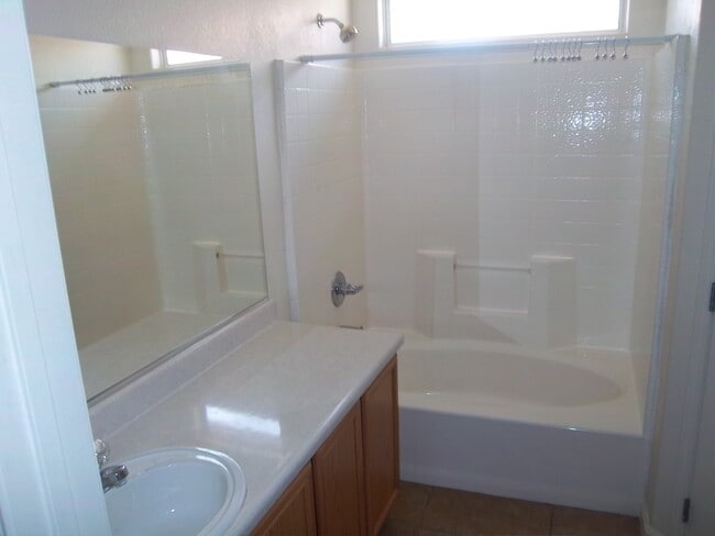 Photo - 3 bedroom home with granite tops and tile ...