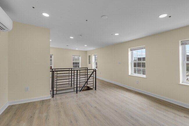 2723 E Huntingdon St Unit 3rd Floor
