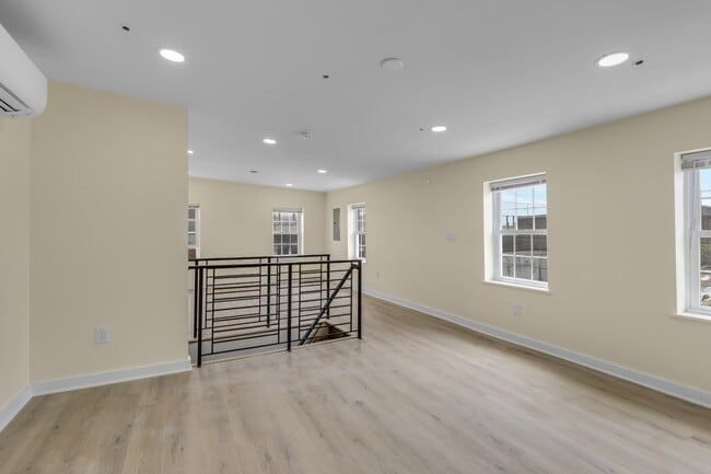 Photo - 2723 E Huntingdon St Unit 3rd Floor