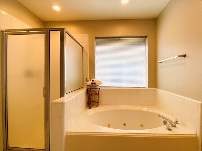 Photo - 1404 Helmsley Dr