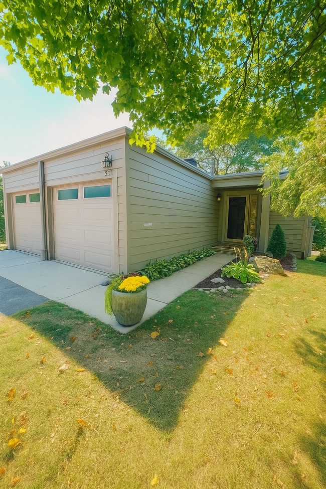 Building Photo - 711 Skynob Dr Unit 711
