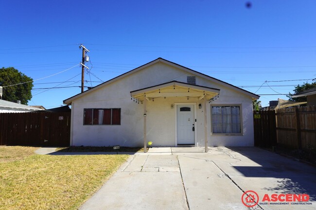 Building Photo - 1106 Wilson Ave