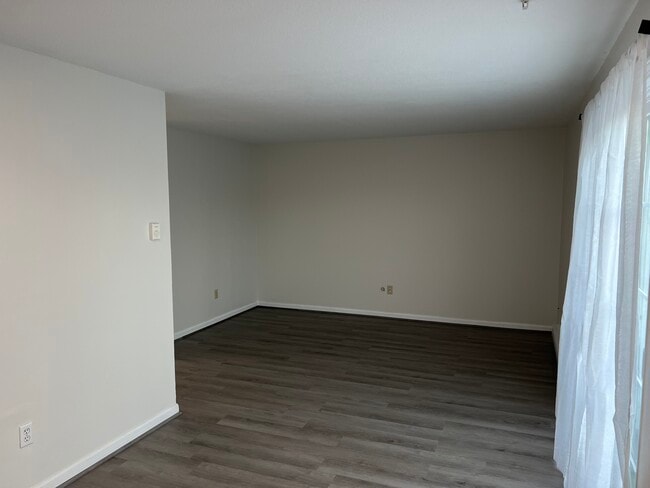 Living/Family Room - 934 N Main St Unit 13