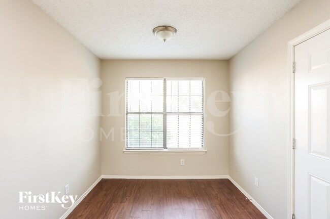 4368 Saugus Dr