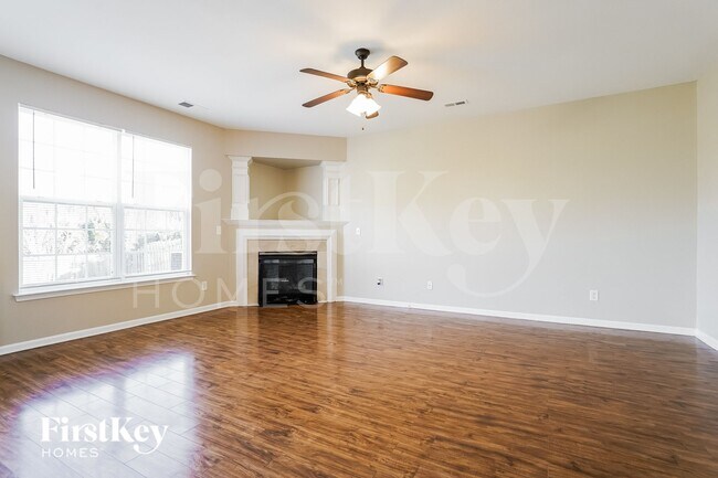 Photo - 1403 Paulonia Way