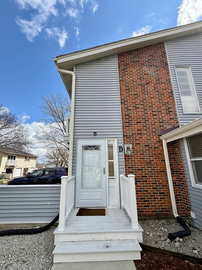 Photo - 330 Hampton Ct Unidad D