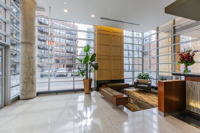 Building Lobby - 700 Larrabee N St Unit 1003