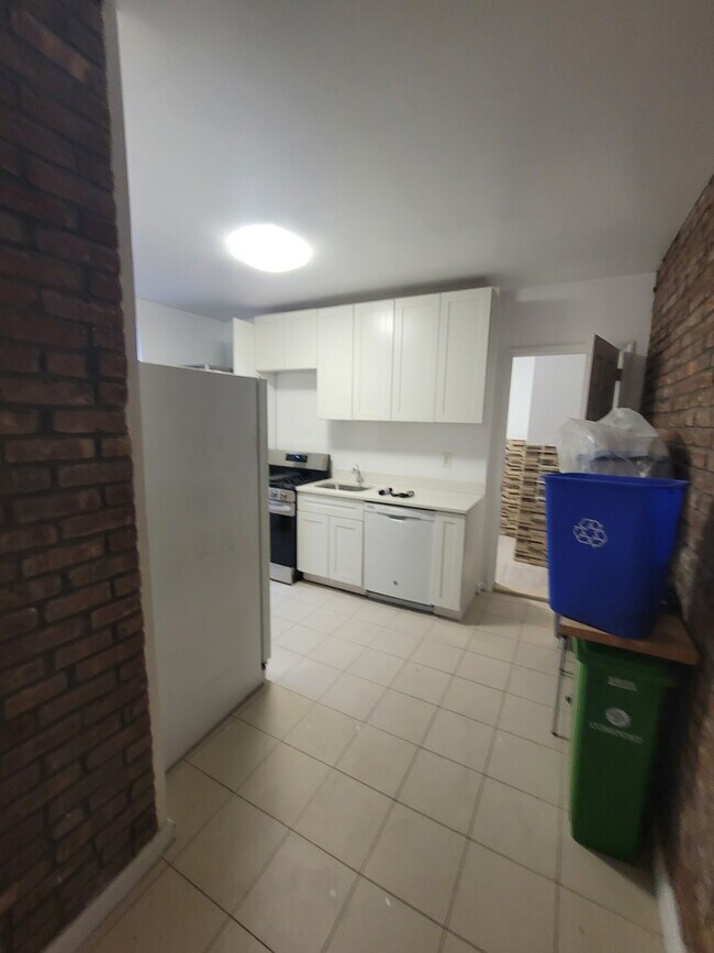 2126 Newtown Ave Unit 21-26 newtown ave apt 2